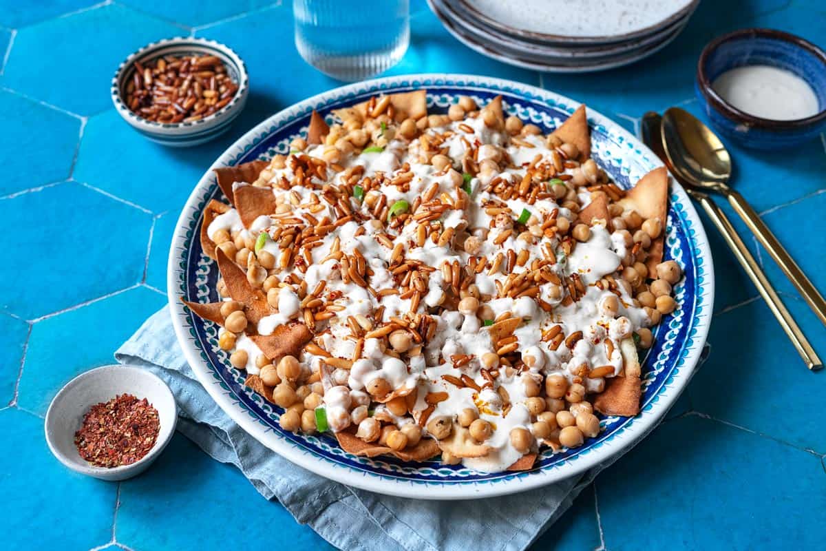 Easy Chickpea Fatteh: Crispy Pita, Creamy Yogurt, 20-Minute Meal